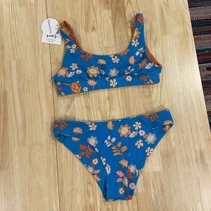 Kulani Kini, Top and bottom